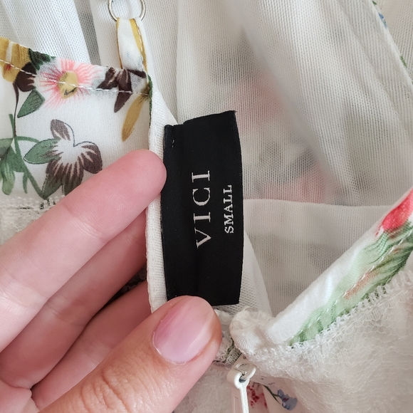 Floral Vici Dress - Picture 4 of 13